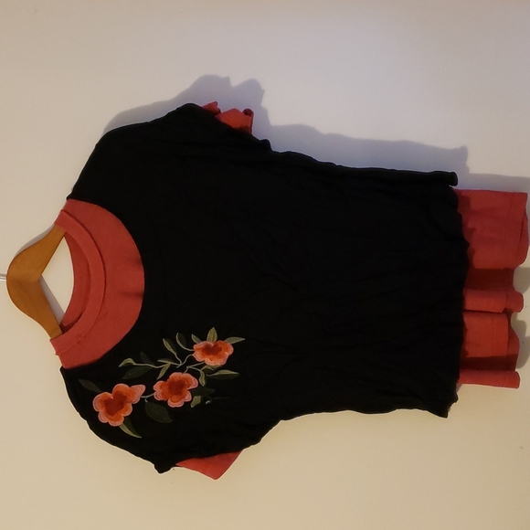 Boxy top with floral embroidery - Picture 8 of 8